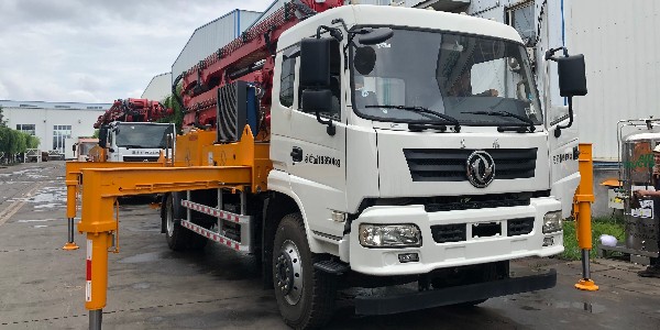 泵車(chē)臂架雙油缸不同步怎么辦？