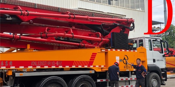 怎樣購買一臺(tái)小型混凝土泵車，什么價(jià)格劃算？