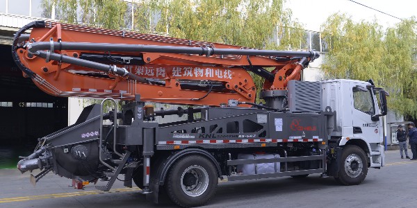 當你考慮32米小泵車時，有哪些點是在選擇時要注意的呢？