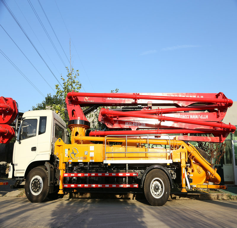 小型混凝土泵車，混凝土泵車，天泵，小型泵車