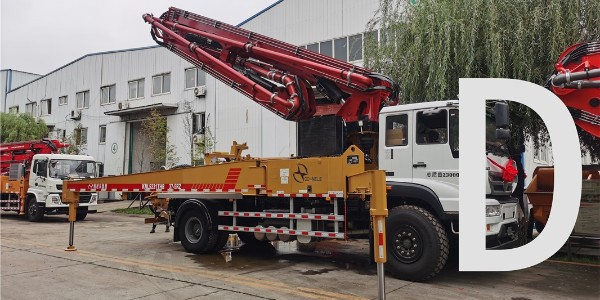 泵車液壓油箱底部排水應何時進行？