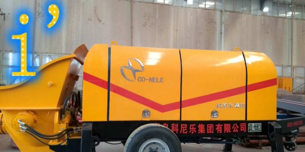 為什么在安置混凝土輸送泵時(shí)，要在機(jī)架底部墊木塊？